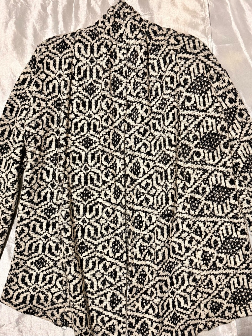 Y2K b Sharp Women’s Cardigan Gray and White Geometric Design Size Large - Picture 2 of 6